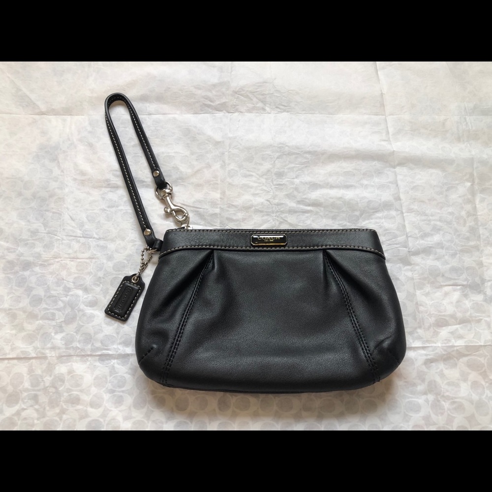 coach medium wristlet